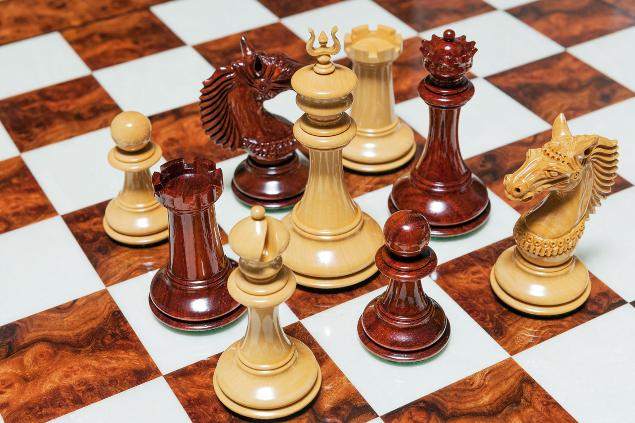 Overhead view of Apollo lacquered padauk and boxwood chess pieces on the 60 cm Da Vinci chess board