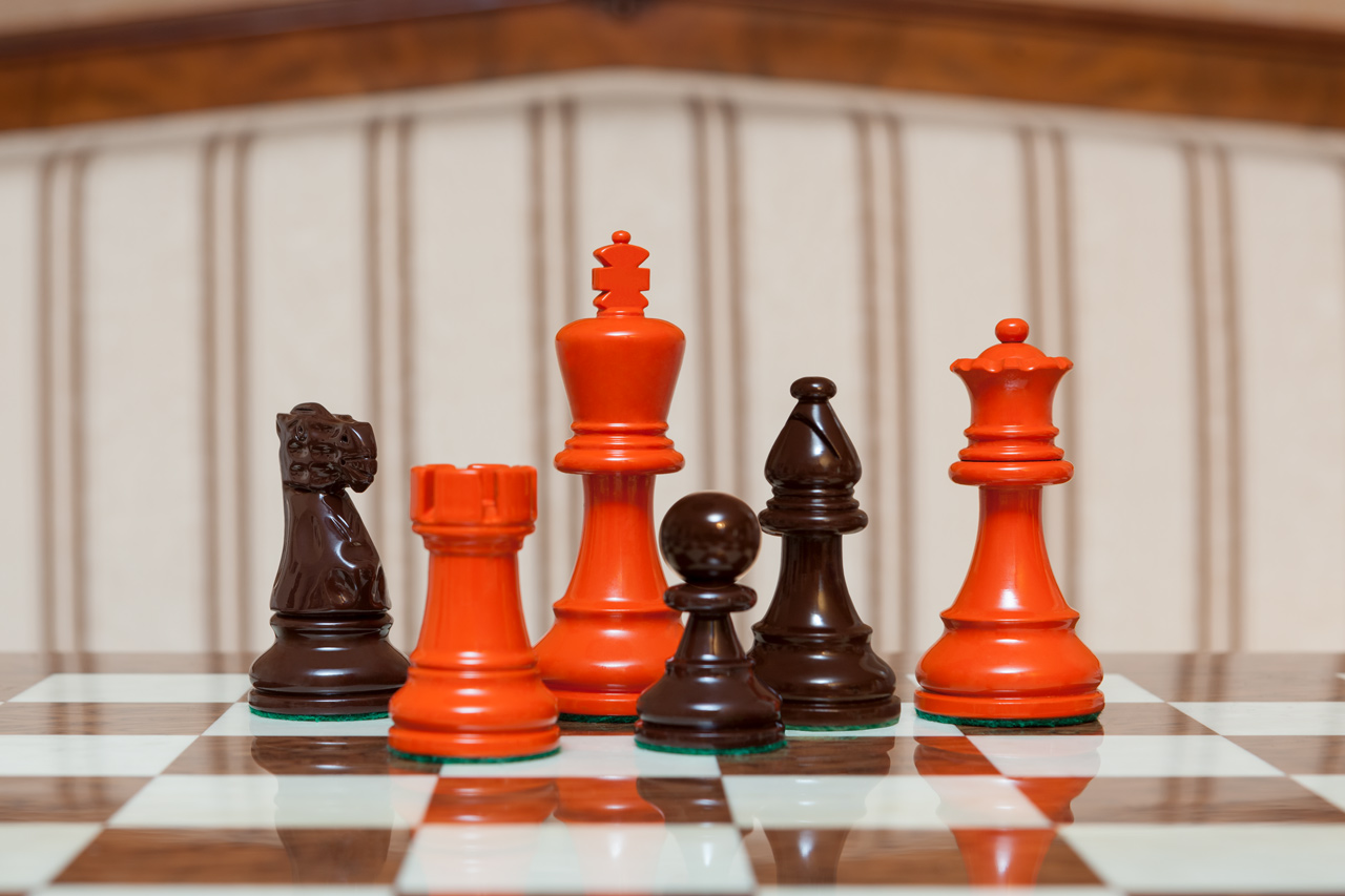 Earl orange and brown chess pieces on the 50 cm Cordoba chess board