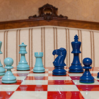 Earl turquoise and blue chess pieces on the 51 cm Bologna chess board