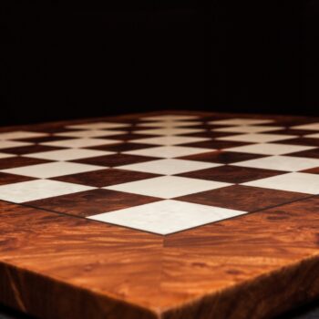Pisa 51 cm matt root of elm chess board, low-angle view